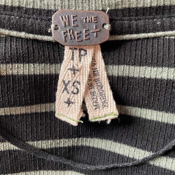We the Free Round About Tee size XS - Picture 3 of 4